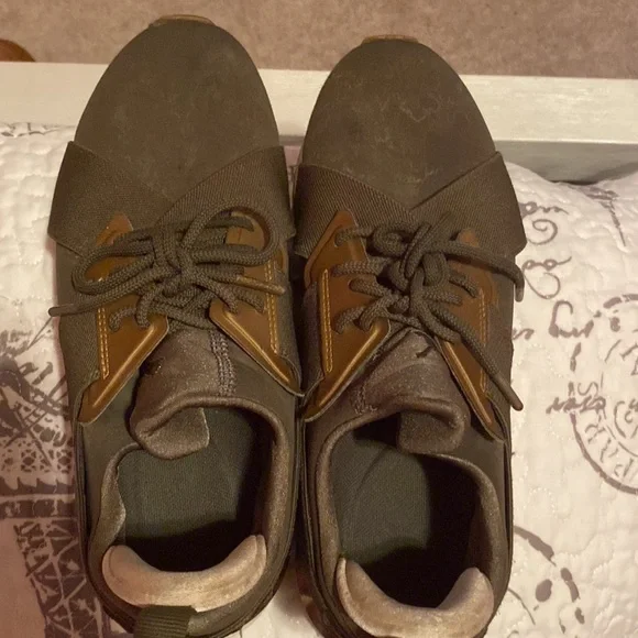 Color: Dark Green Pumas. Size: 8 - Picture 2 of 6